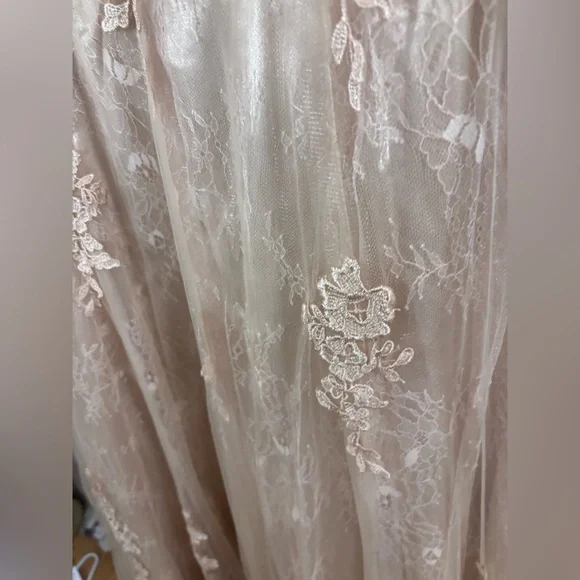 New Chiffon and Lace Evening Gown - Picture 6 of 11